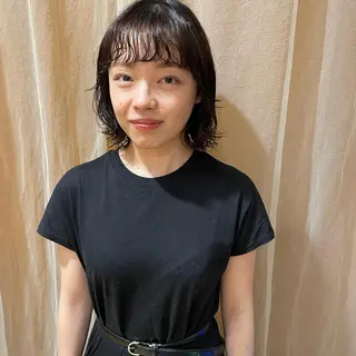 ミディアム 大橋 芽衣のヘアスタイル