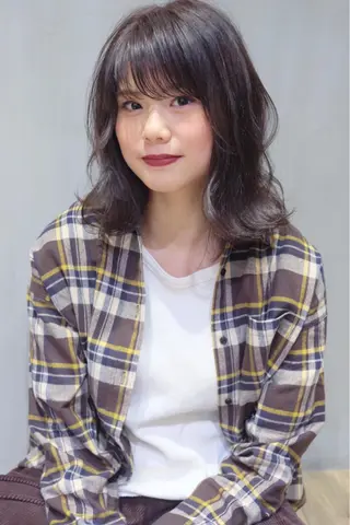 カラー あやかショート 白髪ぼかしのヘアスタイル
