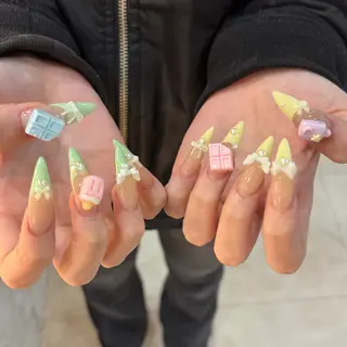 ネイル 栗田 ゆう子のネイルデザイン