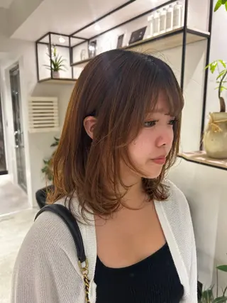 セミロング 暖色カラー 奥村陽花のヘアスタイル