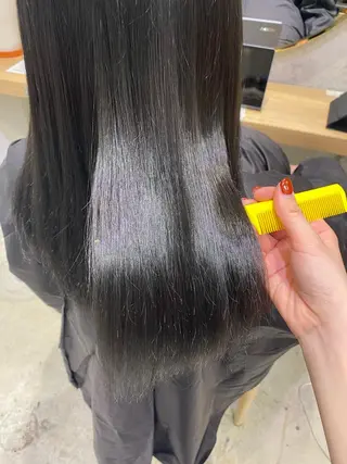 セミロング fumi🪞血色感 アップ艶カラーのヘアスタイル