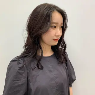 セミロング カラー SAKINO． ベージュカラーのヘアスタイル