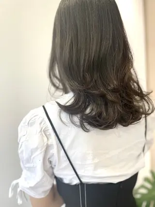 セミロング カラー 佐々木 美帆のヘアスタイル