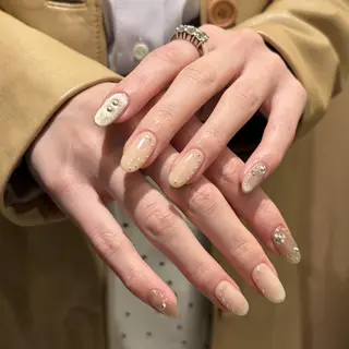 ミディアム . ウニョンのネイルデザイン