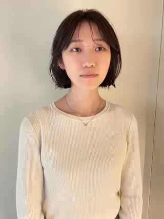 ショート REMI／ ラフボブとレイヤーのヘアスタイル