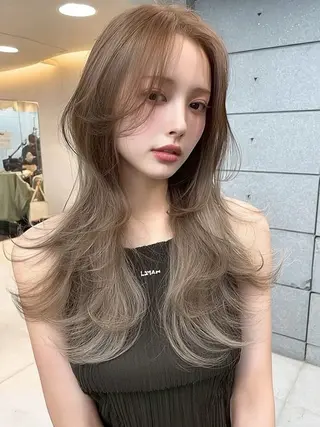 ロング カラー 西 優衣奈のヘアスタイル