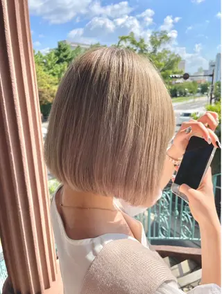 ミディアム カラー 岡村 莉穂のヘアスタイル