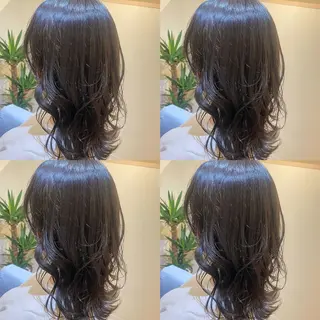 セミロング カラー 金島 青のヘアスタイル