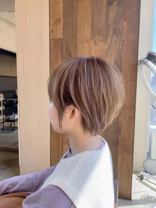 ショート カラー 伊奈 航平のヘアスタイル