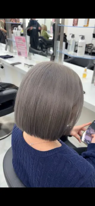 ミディアム カラー 🖤ハイトーン× レイヤー🖤SARAのヘアスタイル