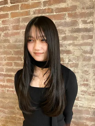 ロング 韓国風レイヤー× くびれヘア艶髪のヘアスタイル