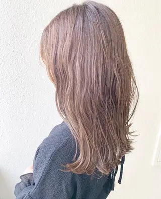 カラー iLi 《イリ》のヘアスタイル