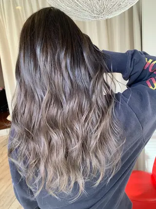 セミロング yoshihara yuukiのヘアスタイル