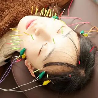 小顔・たるみ専門 DAZZLEのエステ・リラクイメージ