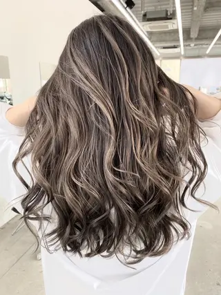 ロング 手島 カミラのヘアスタイル
