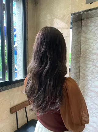セミロング カラー 🌟小顔レイヤー× 赤み消し透明感カラーのヘアスタイル