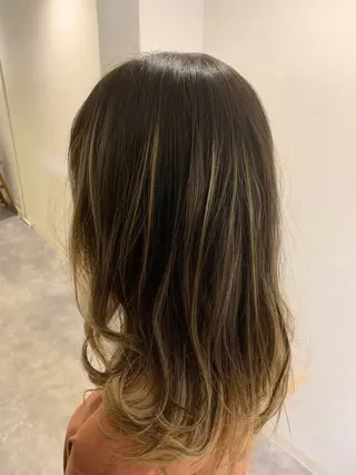 セミロング カラー 西尾 太郎のヘアスタイル