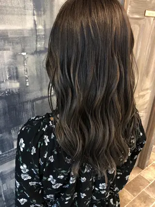 セミロング カラー 日高 香織のヘアスタイル