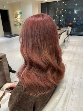 セミロング カラー デザインカラー、艶髪 大塚 耕平のヘアスタイル