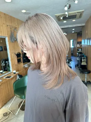 ミディアム 韓国レイヤー外国人風 透明感カラー髪質改善のヘアスタイル