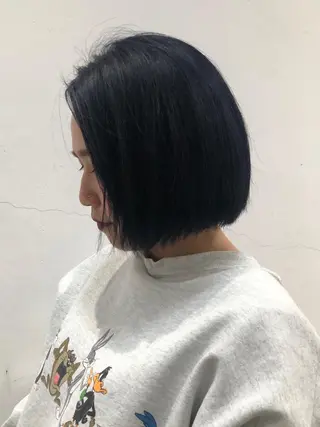 ミディアム カラー SOLA .のヘアスタイル