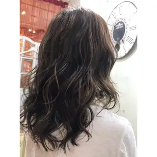 セミロング カラー ヘアアレンジ マエダ　カズエ🫶 coronahairのヘアスタイル