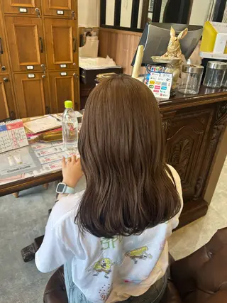 セミロング カラー 伊藤 ひなののヘアスタイル