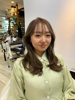 セミロング カラー 山田 晃輔のヘアスタイル