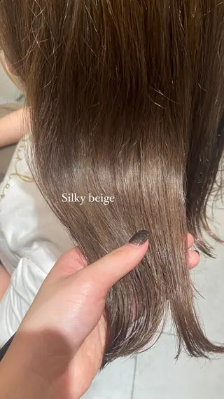 セミロング カラー ミオ💎ショート 透ける暗髪のヘアスタイル