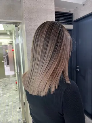 ロング 🫧バレイヤージュ/ ハイトーン/ミズキのヘアスタイル