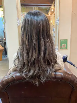 ロング カラー 是枝 さくらのヘアスタイル