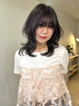 ミディアム カラー mizuki/ピンク ベージュ.レイヤーのヘアスタイル