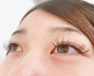 マツエク・マツパ 米倉 群のヘアスタイル