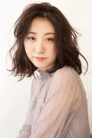 ミディアム カラー fio マナミのヘアスタイル