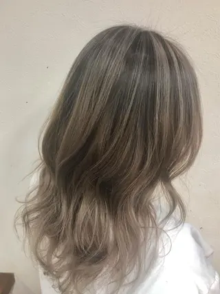 セミロング カラー ダブルスキルエクステ /羽エクステ白石宇由のヘアスタイル