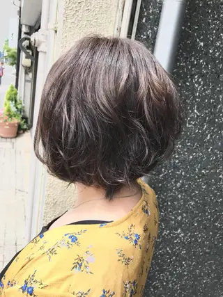 ショート カラー 岡本 智次のヘアスタイル