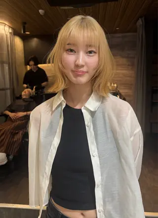 ミディアム レイヤーカット/韓国 /艶髪/ダブルカラーのヘアスタイル