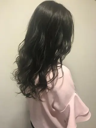 ロング カラー パーマ ツヤ髪になりたい方へ 🩷柴田知亜希のヘアスタイル