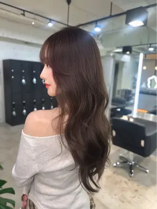 ロング カラー レイヤーカット 透明感カラーのヘアスタイル