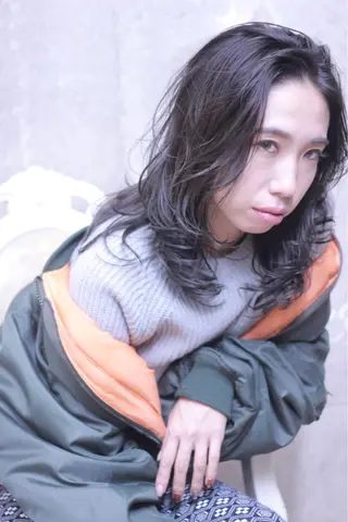 セミロング カラー 及川 光のヘアスタイル