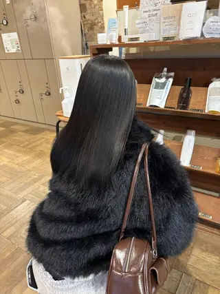 セミロング レイヤー /髪質改善 /愛実のヘアスタイル