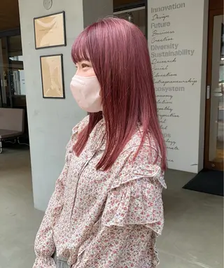 ロング カラー SAKINO． ベージュカラーのヘアスタイル