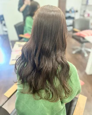 ロング カラー ヘアアレンジ 🤍 minaのヘアスタイル