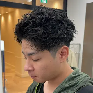 メンズ メンズパーマ特化サロンLond LOGAN所属・SEIYA メンズパーマ職人のヘアスタイル