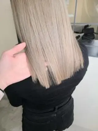 ミディアム カラー ❣️ハイトーン❣️ BLUE&Co.のヘアスタイル