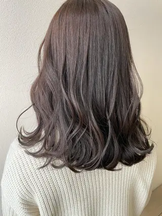 ミディアム カラー 沢田 瞳のヘアスタイル