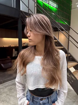 ロング カラー DEAN ISLA 大人レイヤーカットのヘアスタイル
