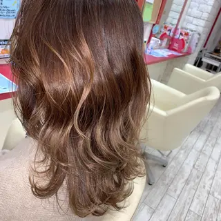 セミロング カラー ヘアアレンジ 今村公介 ブリーチ特化、派手髪のヘアスタイル