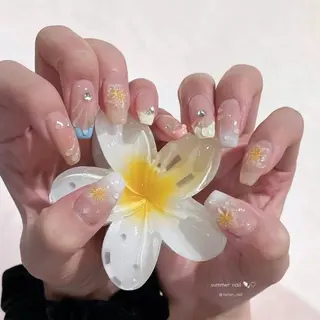 ネイル 𝓇𝒶𝓃𝒶𝓃 𝓃𝒶𝒾𝓁のネイルデザイン