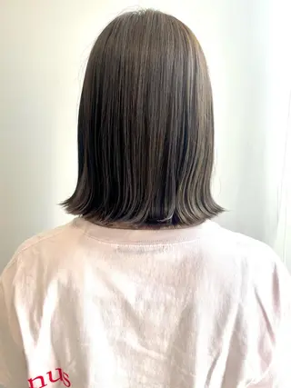 ミディアム カラー 山口 莉奈のヘアスタイル